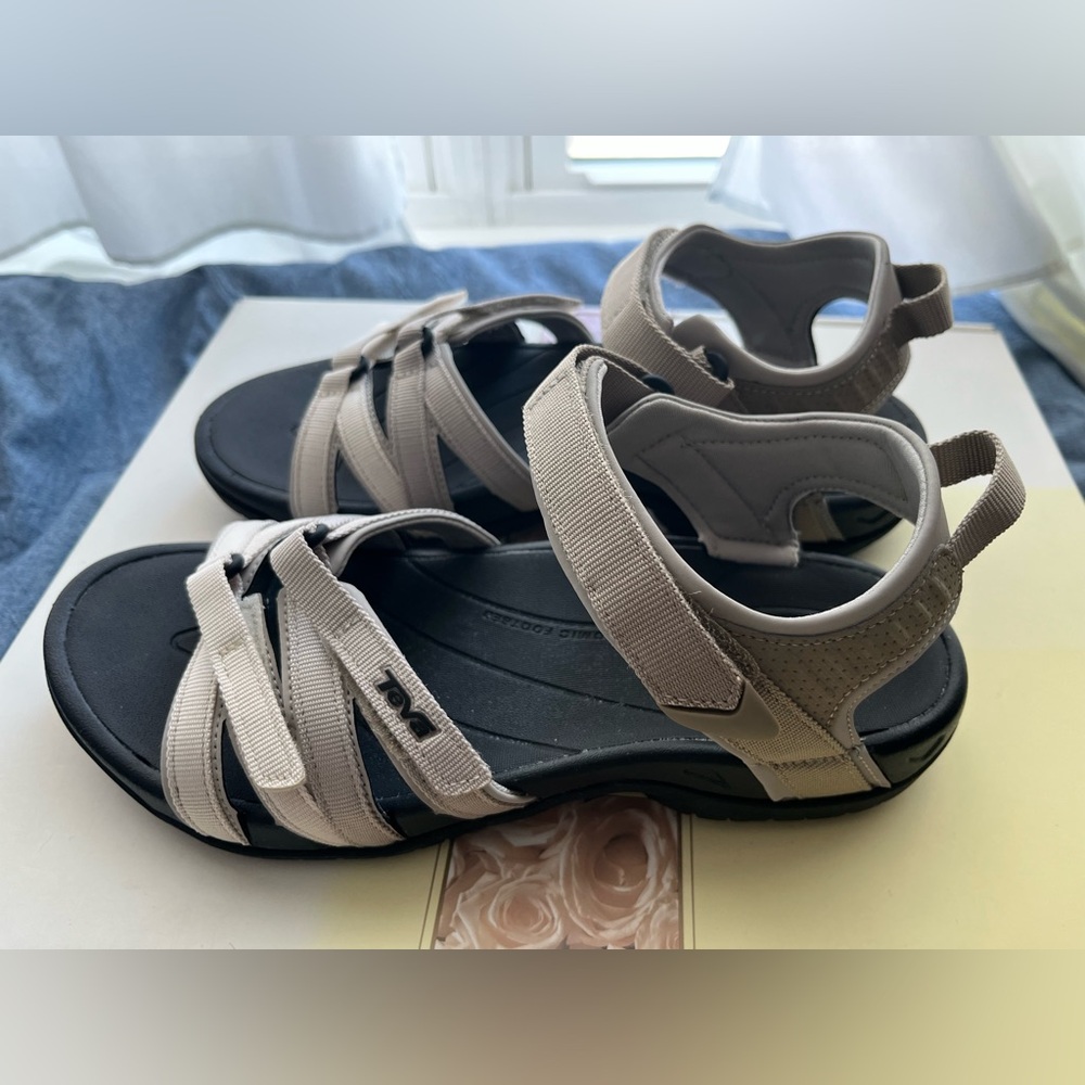 Brand New Teva Women's Tirra Sport Hiking Sandal, never worn!! So comfy! Sze 9❤️ - Picture 4 of 12